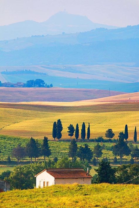 Italy Landscape, Italian Landscape, Landscape Photography Nature, Pretty Landscapes, 수채화 그림, Landscape Pictures, Tuscany Italy, Rolling Hills, Landscape Photos