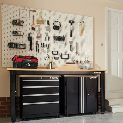 Pegboard Organization Garage, Garage Wall Organizer, Organize Tools, Pegboard Garage, Garage Storage Inspiration, Garage Organization Tips, Pegboard Storage, Garage Workshop Organization, Pegboard Organization