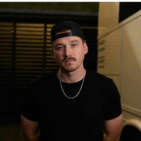 Morgan Wallen Selfie, Wallen Tattoo, Morgan Wallen Tattoo, Morgan Wallen Song Quotes, Close Up Face, Close Up Faces, Best Country Singers, Airport Photos