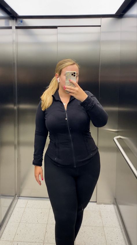 Midsize Workout, All Black Workout Outfit, Curvy Workout Outfit, Curvy Workout, Girls Workout Outfits, Black Workout Outfit, Outfit Midsize, Athleisure Outfits Summer, Outfit Curvy