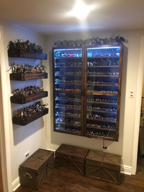 Game Setup Ideas, Pc Gamer Room, Xbox Gaming Room, Video Game Setup, Dnd Room Ideas, Dungeons And Dragons Room, Gamer Rooms, Dnd Room, Dnd Table