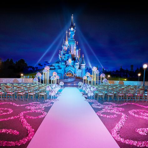 Disneyland Wedding Reception, Cinderella Wedding Theme, Disney Wedding Rings, Disney Wedding Venue, Fairy Tail Wedding, Disneyland Wedding, Princess Love, Disney Romance, Enchanted Princess