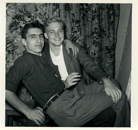 Couples Vintage, Gay History, Lgbt History, Vintage Couples, Poses References, Couple Photo, Vintage Portraits, Two Men, Gay Art