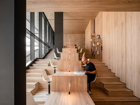 Kengo Kuma Interior, Student Residence, Co Housing, Interior Design Layout, Student Dorm, Stairs Architecture, Kengo Kuma, Library Architecture, Student House