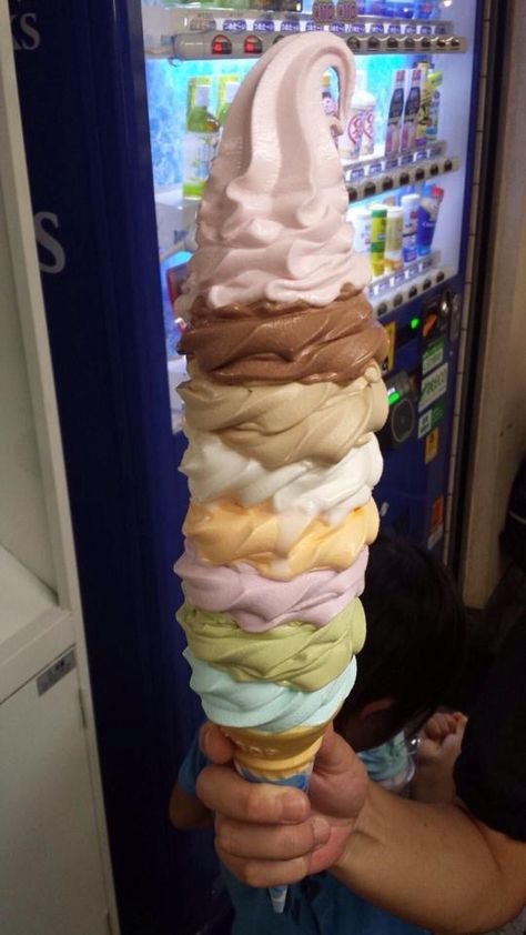 Huge ice cream cone Ice Cream Stand, Kawaii Dessert, Yummy Ice Cream, Love Ice Cream, Soft Serve Ice Cream, Köstliche Desserts, Kawaii Food, Cute Desserts, Soft Serve