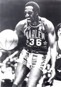 For those of you who never saw Meadowlark Lemon play basketball you missed out. He was fun to watch and amazing to watch. The things he did with the basketball was nothing short of amazing. It's fu... Basketball Game Outfit, Basketball Videos, Harlem Globetrotters, Thanks For The Memories, Sports Hero, Sports Figures, Basketball Legends, Love And Basketball, Basketball Pictures