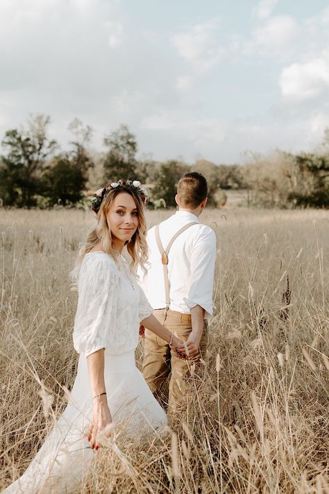 Boho Prenup Photo Ideas, Rustic Wedding Photoshoot, Prenup Photoshoot Ideas Rustic, Rustic Prenup Shoot Photo Ideas, Woolverton Inn, Field Elopement, Rustic Photoshoot, Boho Wedding Pictures, Prenup Photos Ideas