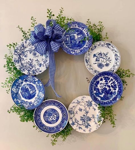 Blue And White Wall Plates, Vintage China Crafts, Blue And White Plate Wreath, Kitty Bartholomew, Plate Art Wall Decorating Ideas, Plate Wreaths, Williamsburg Decor, Blue Willow Decor, Snow Cottage