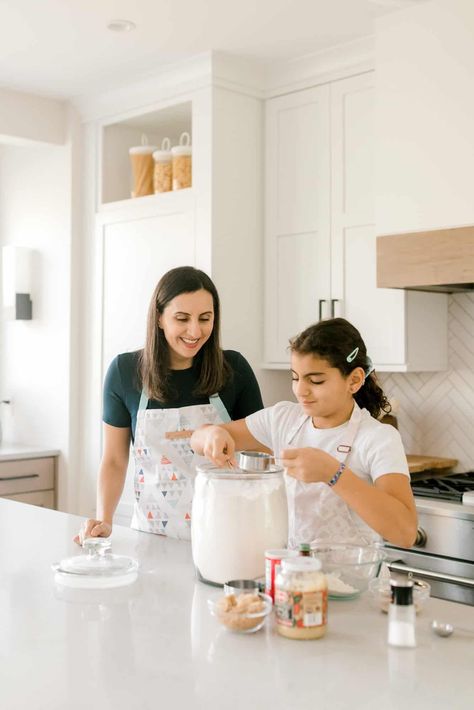 Here are my tips for holiday baking with kids. Easy things you can do to share making once-a-year treats with even the youngest bakers. Freezable Meals, Kitchen Basics, Family Baking, Christmas Cookie Recipes, Frozen Cookie Dough, Healthy Holiday Recipes, Spritz Cookies, Frozen Cookies, Cutout Sugar Cookies