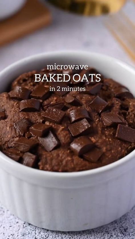 Healthy Eating’s Instagram video: “EASY MICROWAVE CHOCOLATE BAKED OATS by @oatsbaker Ready in just 2 minutes! SAVE TO TRY❤️ dEats🌱 - 1/3 banana (or 2 tbsp applesauce) - 50…” Weight Watcher Mug Cake, Chocolate Baked Oats, Microwave Oatmeal, Microwave Brownie, Microwave Baking, Banana Brownies, Protein Baking, Mug Cake Microwave, Chocolate Oats