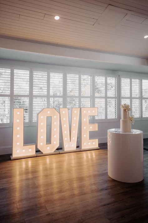 Its worth celebrating LOVE at Bramleigh Estate - the photos opportunities are endless!
Photography 📸 Bright Light Weddings Romantic Indoor Wedding, Bramleigh Estate, Indoor Wedding Photography, White Beams, White Palette, Indoor Photography, Melbourne Wedding, Hamptons Style, Indoor Wedding