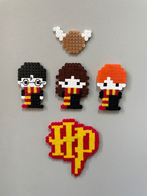 Iron Beads Ideas Disney, Pyssla Ideas Easy, Pearler Beads Designs Ideas, Hama Beads Aesthetic, Pyssla Ideas, Harry Potter Perler Beads, Hama Disney, Fundraising Crafts, Melty Bead Designs