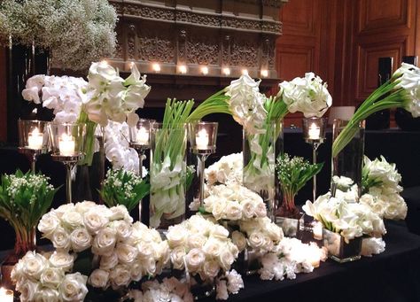 wedding table flowers? -Jeff Leatham Round Table Centerpieces Wedding, Princess Wedding Theme, Round Table Centerpieces, George V Paris, Jeff Leatham, White Flower Arrangements, Corporate Flowers, Unique Flower Arrangements, Flower Vase Arrangements