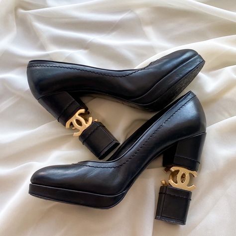 Chanel Aesthetic, Chanel Heels, Dr Shoes, Vintage Heels, Shoe Inspo, Aesthetic Shoes, Mode Inspo, Black High Heels, Pretty Shoes