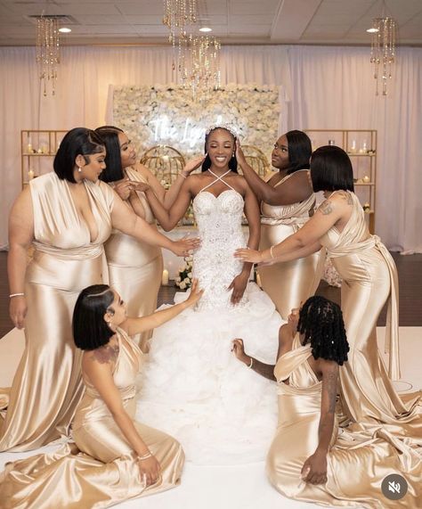 Wedding Bridesmaid Dresses Black Women, Bridesmaids Gold Dresses, Bridesmaid Dresses On Black Women, White And Gold Bridesmaid Dress, White And Gold Wedding Party, Champagne Gold Bridesmaid Dresses Sposadresses, Maid Of Honor Black Women, Gold Bridesmaid Dresses Sposadresses, Black Women Bridesmaid Dresses