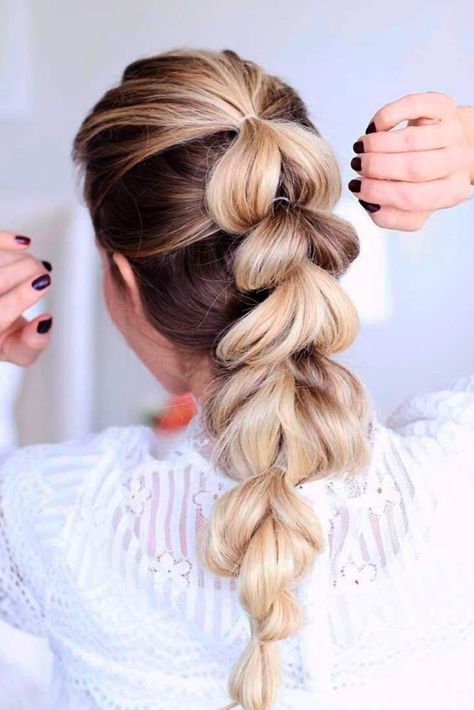 Five-Minute Holiday Easy Hairstyles ★ See more: http://lovehairstyles.com/five-minute-holiday-easy-hairstyles/ Christmas Hairdo, 5 Minute Hairstyles, Fast Hairstyles, Holiday Hairstyles, Braided Hairstyles Easy, Trending Hairstyles, Easy Hairstyles For Long Hair, Pull Through, Box Braids Hairstyles