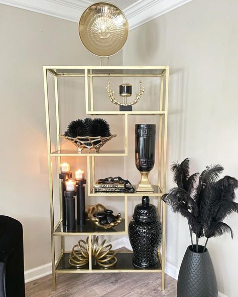 Big Wall Space Decor Ideas, Boujee Apartment Living Room, Boujee Apartment, Black And Gold Living Room, Apartment Bathroom Ideas, Decorating Apartment, Black Living Room Decor, Apartment Decoration, Gold Living Room