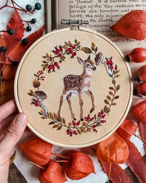 Deer Embroidery, Autumn Embroidery, Wreath Embroidery, October Baby, Animal Embroidery Designs, Autumn Pattern, Machine Embroidery Projects, Thread Painting, Animal Embroidery