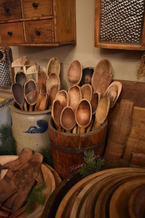 Country Sampler Decorating Ideas, Farmstead Kitchen, Enamelware Decor, Primitive Vignettes, Prim Kitchen, Primitive Home Decorating, Rustic Primitive Decor, Primitive Christmas Decorating, Primitive Cupboards