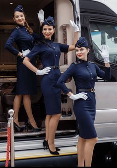 Aviation Wedding, Best Uniforms, Flight Girls, Airline Uniforms, Flight Attendant Fashion, Pre Wedding Photoshoot Outfit, Corporate Uniforms, Feminine Skirt, Flight Crew