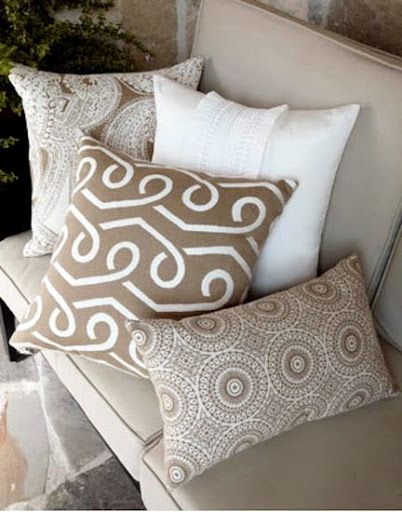 Cozy Sofa, Trendy Living Rooms, Modern Pillows, Beautiful Living Rooms, Pillows And Throws, New Living Room, White Pillows, Beautiful Pillows, Sofa Pillows