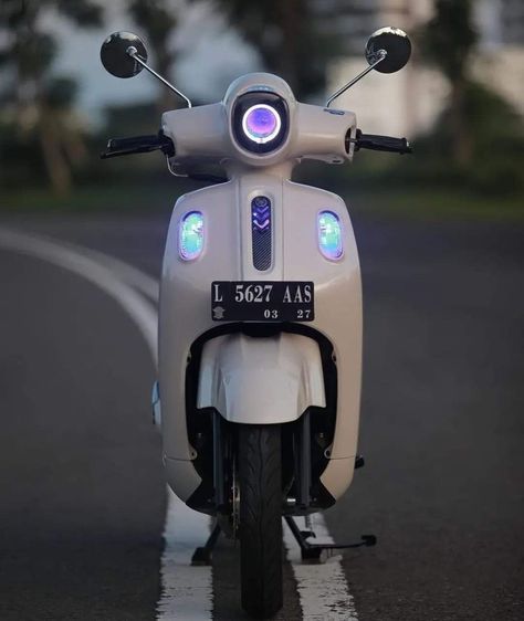 Yamaha Fazzio, Bike Decor, Custom Scooter, Motorcycle And Car, Scooter Motorcycle, Motor Scooters, Baymax, Gas And Electric, Cars And Bikes