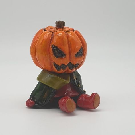 Polymer Clay Halloween Ornaments, Halloween Sculptures Clay, Halloween Clay Figures, Diy Halloween Clay Crafts, Clay Figures Halloween, Clay Halloween Figures, Clay Figurine Ideas, Clay Halloween Ideas, Clay Ideas Halloween