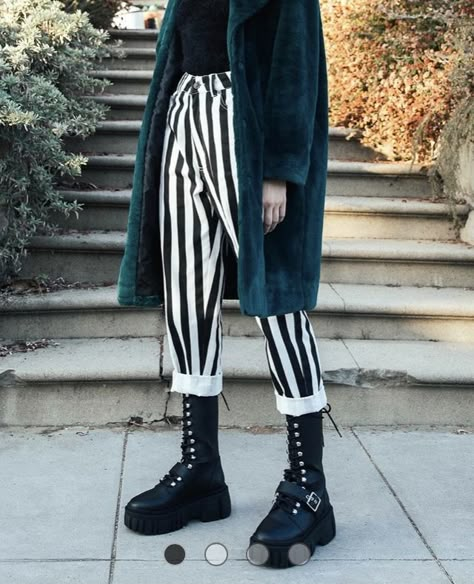 Punk Fashion Nonbinary, Yeahimcaroline Outfits, Nonbinary Fall Fashion, Alt Mom Aesthetic, Alt Outfits Winter, Grunge Work Outfit, Winter Alt Outfits, Nonbinary Outfits, Nonbinary Style