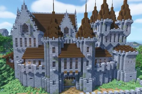 Castle Easy Minecraft, Castle Keep Minecraft, Minecraft Castle Outline, Minecraft Royal Castle, Minecraft Castle Roof Design, Minecraft Castle Turret, Minecraft Hill Castle, Minecraft Castle Layout Floor Plans, Minecraft Midevil Castle Ideas