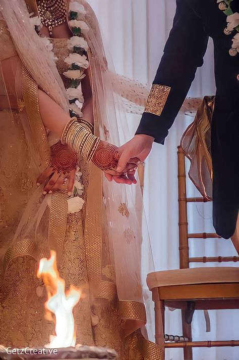 Indian Married Couple Aesthetic, Indian Wedding Aesthetic Couple Pic, Indian Marriage Aesthetic, Odisha Wedding, Indian Wedding Aesthetic, Must Have Wedding Pictures, Indian Wedding Pictures, Engagement Aesthetic, Wedding Organiser