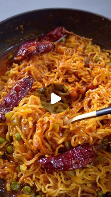 Tadka Maggi Recipe, Spicy Maggie Recipe, Spicy Maggi Recipes, Maggi Masala, Maggi Noodles, Maggi Recipes, Noodles Lover, Punjabi Food, Spicy Noodles