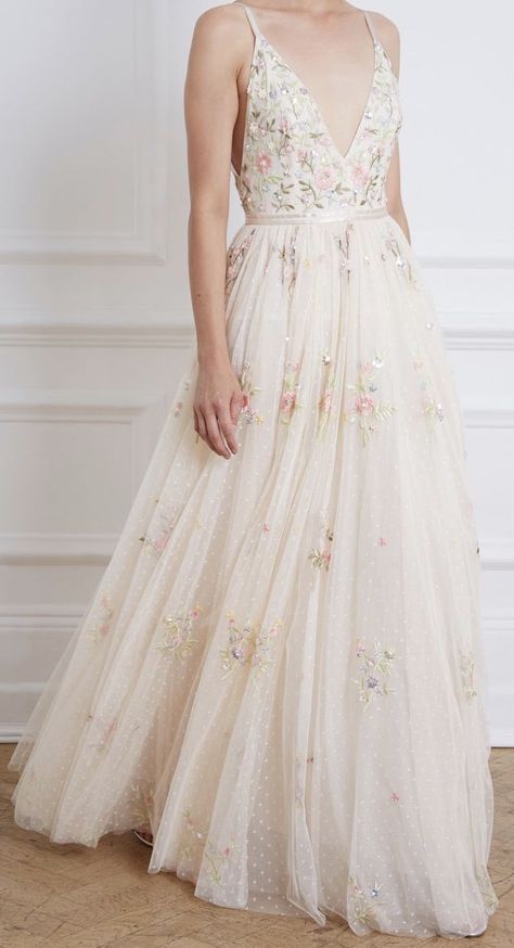 Bhldn Wedding Dress, Embroidered Wedding Dress, Floral Wedding Dress, Wedding Dress Sizes, Tulle Gown, Needle Thread, Princess Wedding Dresses, Winter Wedding Dress, Gowns Of Elegance