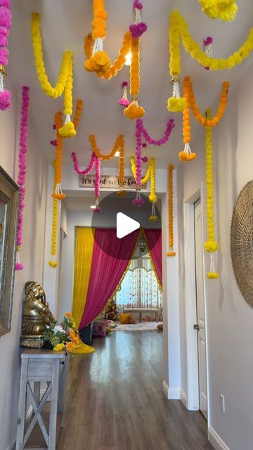 Diwali Marigold Decoration, Home Decoration For Wedding Indian Diy, How To Decorate Home For Diwali, Aesthetic Diwali Decorations At Home, Marigold Decoration At Home, Home Decoration Ideas For Diwali, Mehendi Home Decor Ideas, Diwali Decor At Home, Shadi Decoration At Home