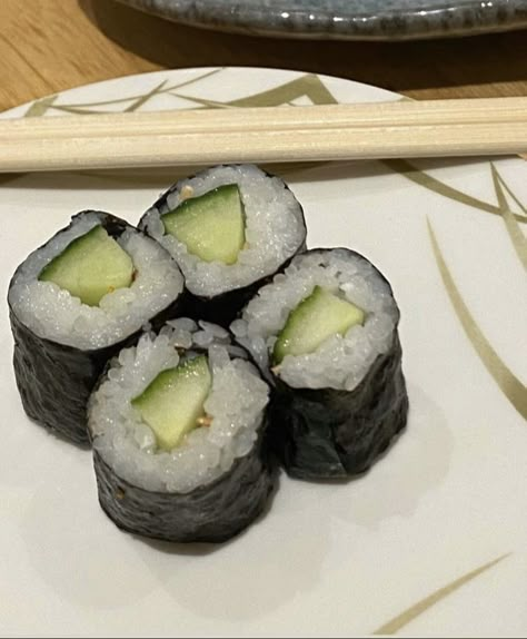 Low Cal Sushi, Low Calorie Sushi, Calorie Controlled Meals, Food Calorie Chart, Low Calorie Food, Healthy Low Calorie Meals, Healthy Food Menu, Food Babe, Delicacy Food