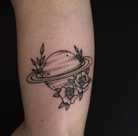 Science And Nature Tattoo, Saturn And Flowers Tattoo, Planet And Flowers Tattoo, Saturn With Flowers Tattoo, Planet Flash Tattoo, Planets And Flowers Tattoo, Flower Planets Tattoo, Saturn Flower Tattoo, Traditional Planet Tattoo