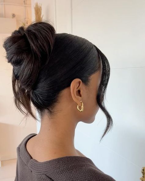 KIRA | Ottawa Bridal Hair + Educator on Instagram: "A sleek take on the twisted high bun 🐚   Coralie’s hair is LONG. Like L-O-N-G and the reason how we were able to create such a full bun with some flirty pieces hanging.   While having the longest, most beautiful hair is helpful in some cases, it’s not if you want a more petite or compact bun.  Check with your stylist - you may need more layering or less length, or something in between.  #ottawaweddinghair #sleekhighbun #ottawaweddingvendors #bridalhairinspo #weddinghairinspo" Low Bun Wedding Hair Brunette Messy Updo, Ball Buns Hairstyles, Sleek Wedding Hair Bun, Wedding Bun Hairstyles Brunette, Bridesmaid Updo Dark Hair, High Up Do Bridesmaid Hair, Brown Hair Bridal Updo, Brown Hairstyles Wedding, Wedding Updo Thick Hair