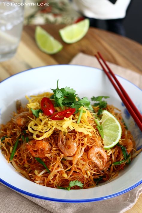 Mee Siam, Vermicelli Recipes, Malay Food, Kecap Manis, Asian Noodle Recipes, Malaysian Cuisine, Crispy Shrimp, Asian Kitchen, Singapore Food