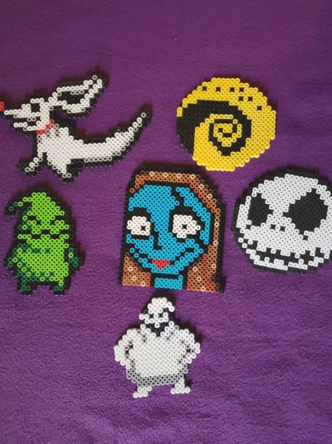 Nightmare Before Christmas Decorations Perler Beads Ideas, Christmas Perler Beads, Hamma Beads Ideas, Easy Perler Bead Patterns, Melty Bead Patterns, Pearl Beads Pattern, Easy Perler Beads Ideas, Fuse Bead Patterns, Art Perle