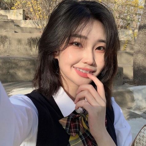 uzzlang icon asian girl japanese girl kawaii chinese korean pretty girls pfp aesthetic korea japan china cute soft
ulzzang Braces Girls, Cute Braces, Asian Short Hair, Haircuts For Medium Hair, Penteado Cabelo Curto, Aesthetic People, Uzzlang Girl, Girl Face