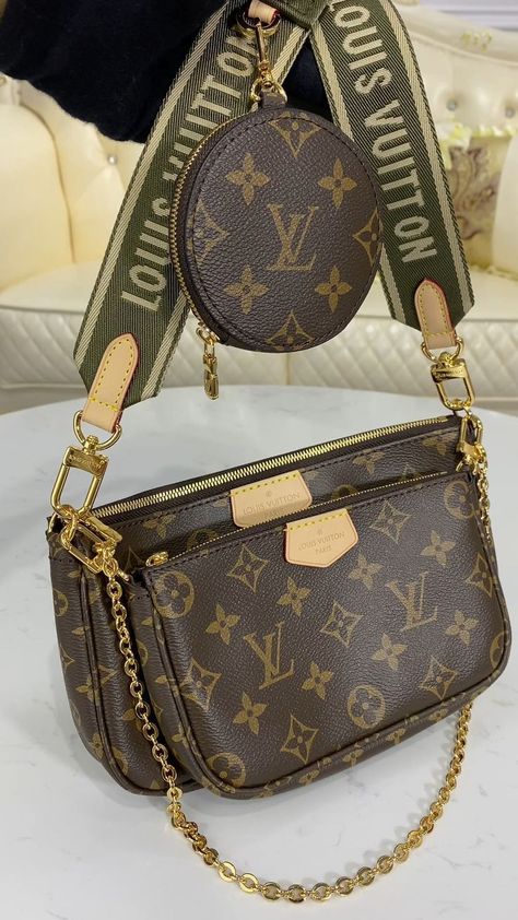 Louis Vuitton Handbags Crossbody, Louis Vuitton Bag Outfit, Shoe Store Design, Bags Outfit, Pig Wallpaper, Louis Vuitton Collection, Luxury Bags Collection, Utility Bag, Crystal Beads Bracelet