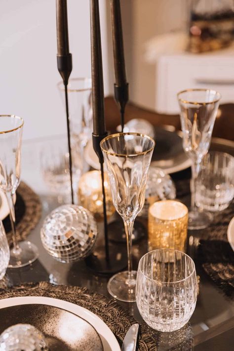 New Years Eve tablescape ideas with disco balls and beautiful glassware. Table Decorations For New Years Eve, New Years Party Table Decor, New Year Eve Table Setting, Dinner Party New Years Eve, New Year’s Eve Centerpiece Ideas, New Year’s Eve Dinner Party Ideas, New Years Table Scape, Nye Dinner Party Table Settings, New Years Tablescapes