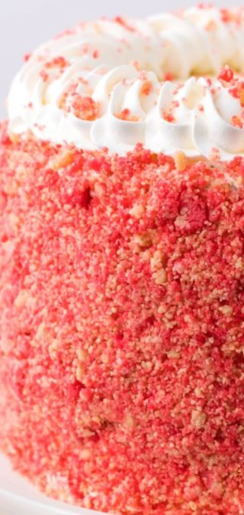 Strawberry Crunch Cake Filling, Box Cake Strawberry Shortcake, Crunch Cake Strawberry, Strawberry Crunch Shortcake Cake, Strawberry Crunch Bar Cake, Vanilla Crunch Cake, Strawberry Crunch Cakes, Homemade Strawberry Crunch Cake, Strawberry Crunch Cake Easy