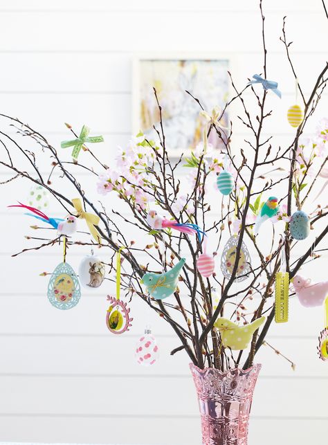 19 Easter tree ideas that are easy to make at home | Woman & Home | Easter Trees Ideas, Easter Tree Ideas, Easter Tree Decorations Ideas, Easter Tree Diy, Diy Tree Decor, Egg Ideas, Easter Egg Tree, Egg Tree, Flying Flowers