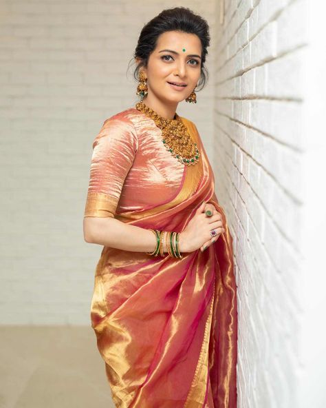 Dd In Saree, Dd Neelakandan, Tissue Silk Saree, Lehenga Blouse Designs, Fashionable Saree Blouse Designs, Wedding Saree Collection, Modern Saree, Tissue Saree, Saree Blouse Patterns