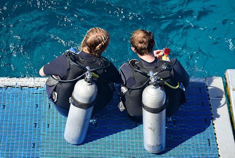 6 steps to reduce your risk of Decompression Sickness. https://blog.divessi.com/the-6-best-ways-to-prevent-decompression-sickness-8189.html Scuba Tank, Cairns Australia, Oxygen Tanks, Best Scuba Diving, Fish Species, Gold Coast Australia, Visit Australia, Scuba Diver, Great Barrier Reef