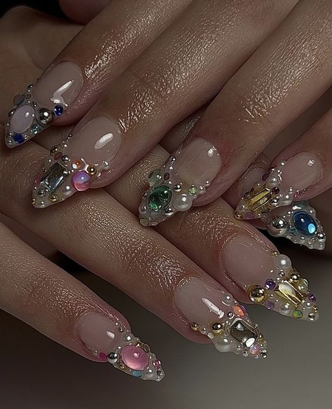 Gel Design Nails Art Ideas, Gem Tip Nails, Gem Designs On Nails, Nails Gems Rhinestones, Bling Almond Nails, Nail Design With Gems, Short Nails With Gems, Full Bling Nails, Nails Celebrity