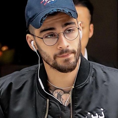 Zayn Malik Glasses, Brad Pitt Leonardo Dicaprio, Round Glasses Men, Zayn Malik Photoshoot, Mens Prescription Glasses, Zayn Malik Video, Zayn Malik Style, Zayn Malik Photos, Lupita Nyongo