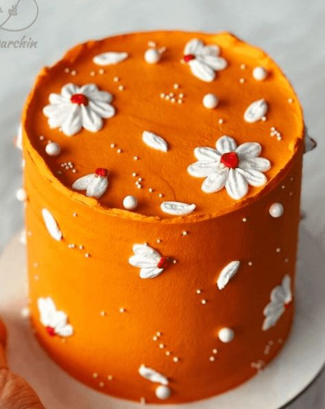 Orange Cake Ideas Birthday, Orange Cake Designs Birthday, Birthday Cake Orange Color, Orange Decorated Cake, Pastel Orange Cake, Orange Color Cake Birthday, Orange Theme Cake, Orange Buttercream Cake, Blue And Orange Cake