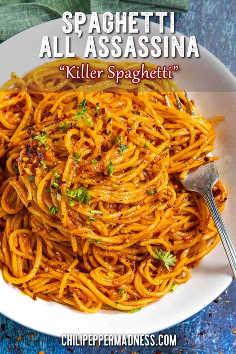 Spaghetti all'Assassina (aka Killer Spaghetti) is a bold Italian pasta dish with spaghetti noodles toasted in a pan, simmered in a rich, spicy tomato sauce. Killer Spaghetti, Spicy Pasta Recipes, Fried Spaghetti, Spicy Spaghetti, Spicy Pasta, Course Ideas, Italian Pasta Dishes, Spicy Tomato Sauce, Meatless Main Dishes