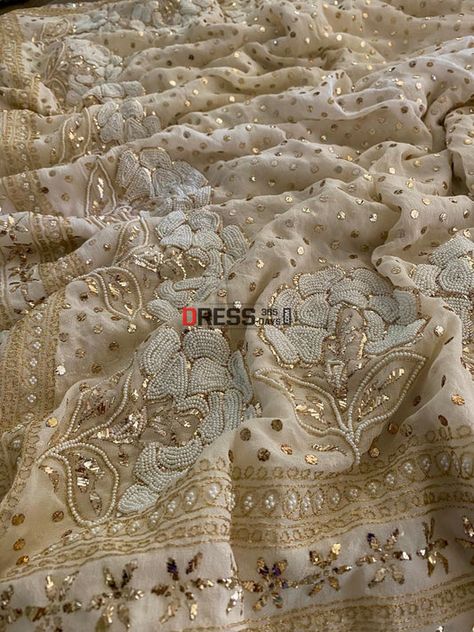 Pearl Work Saree, Diwali Candle Holders, Badla Work, Mukesh Work, Bride Reception Dresses, Chikankari Saree, Clash Of Clans Gems, Pakistan Wedding, Pearl Work